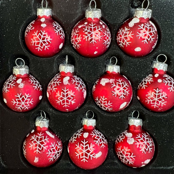 10 Christmas Red Glass Ball Ornaments White Glitter Snowflakes - Picture 7 of 7